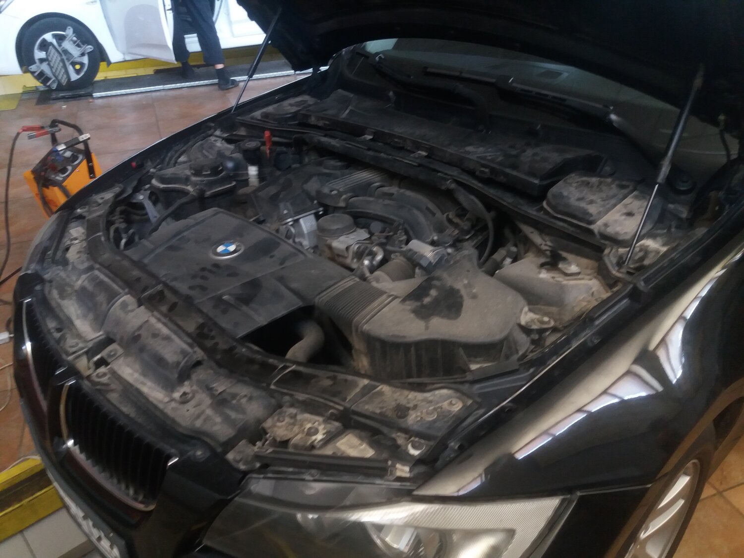 bmw e90 2.5 под капотом, автомобиль, audi a5 211 подкапотка, авто, бмв 325 подкапотное пространство