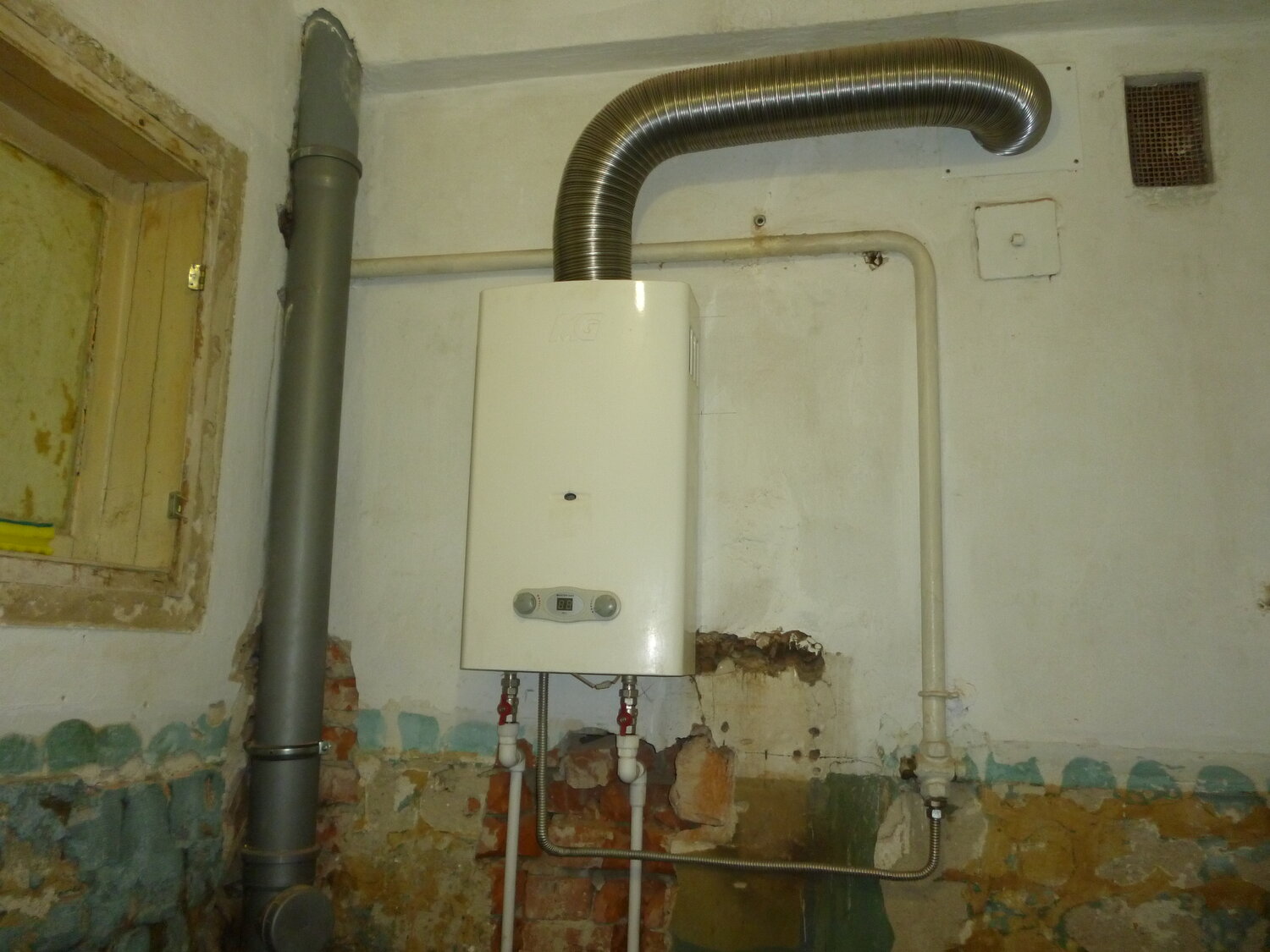 дымоход для проточного газового водонагревателя, газовая колонка нева 6011 дымоход, вытяжная труба для газовой колонки занусси, газовая колонка в квартире, диаметр трубы вытяжки газовой колонки oasis