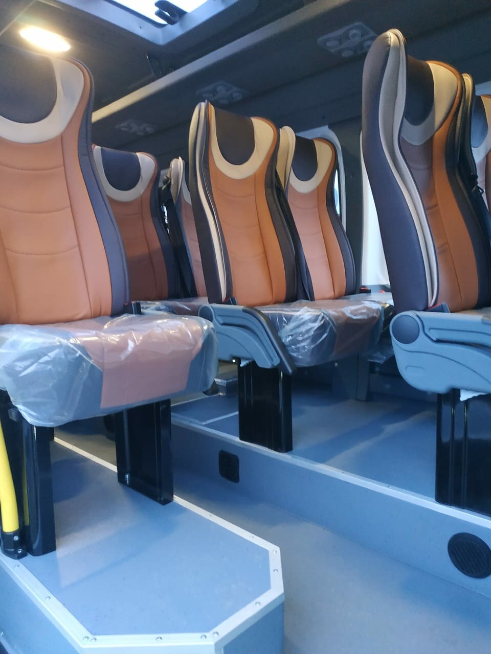 mercedes-benz sprinter, микроавтобус, микроавтобус новый комфорт, фольксваген крафтер бизнес микроавтобус, мерседес бенц спринтер салон