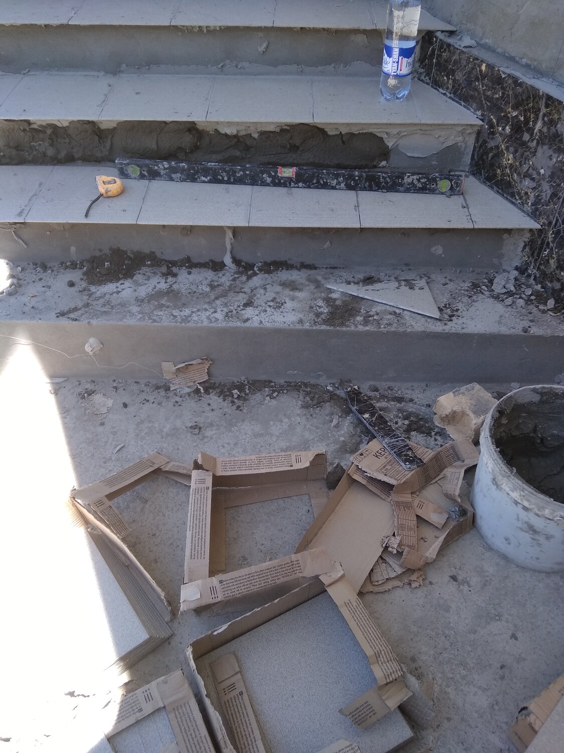 опалубка для крыльца со ступеньками из бетона, опалубка лестницы из бетона крыльцо, опалубка для лестницы крыльца с площадкой, опалубка для ступенек из бетона, опалубка для заливки ступеней