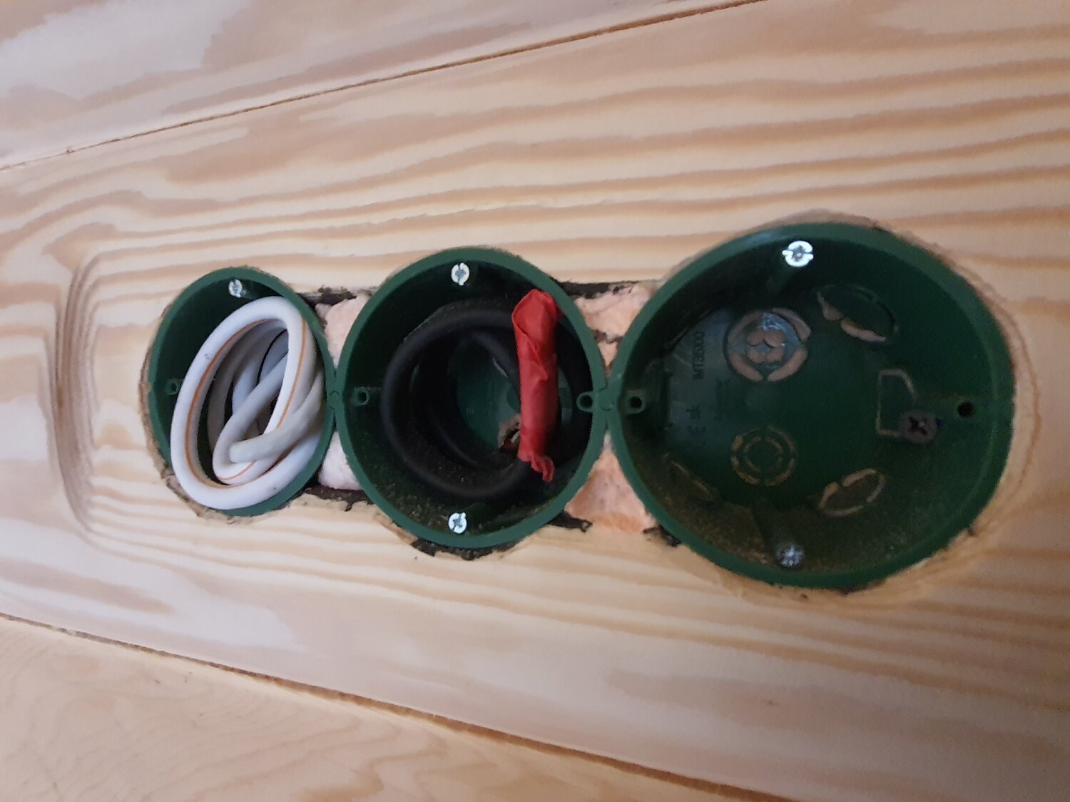 подрозетник imt35100 schneider electric, подрозетник schneider 65х45, подрозетник шнайдер imt35100, подрозетники замазать, оси подрозетников