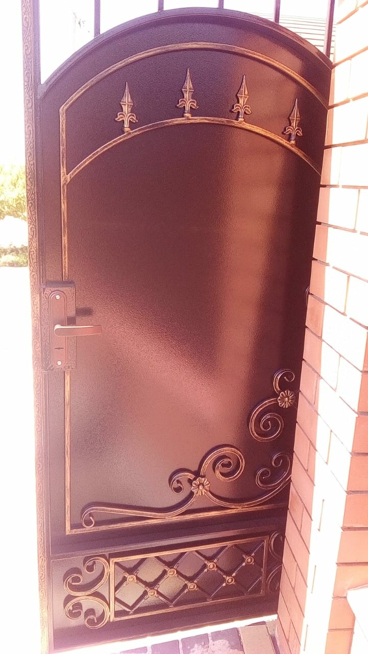 калитка ковка, кованые изделия калитки, калитка с коваными элементами, декоративная калитка из металла, прага калитка ковка