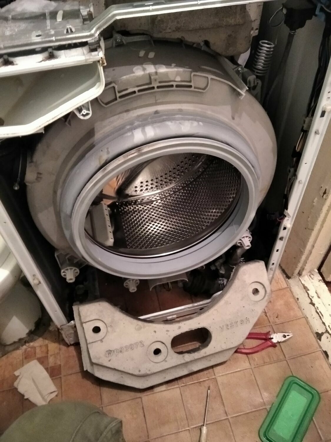 стиральная машина, разбор стиральной машины lg wd-10150su, барабан стиральной машинки самсунг, бак стиральной машины siemens iq 500, отремонтировать стиральную машину недорого т 283 03 81