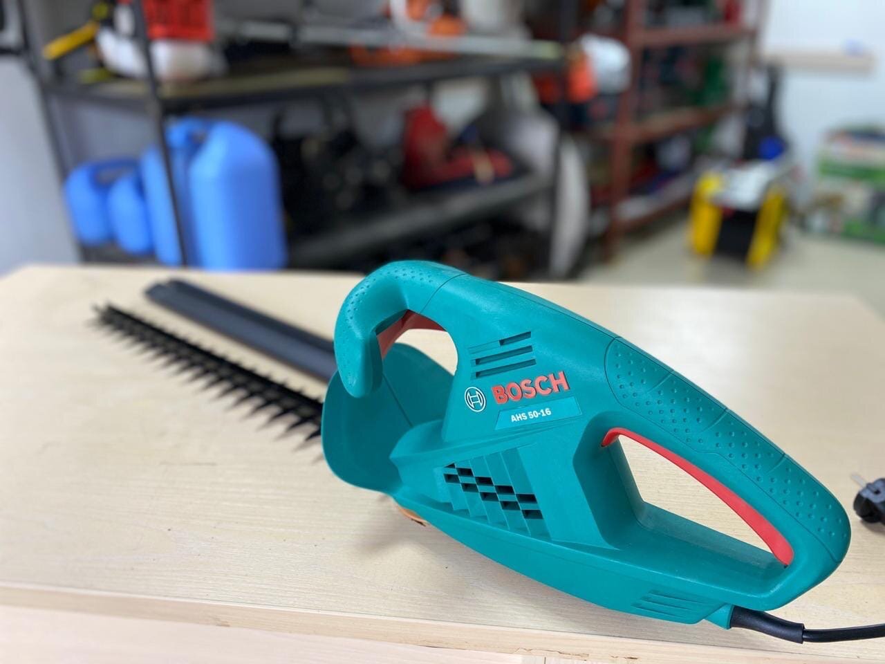 кусторез аккумуляторный бош 10,8, кусторез bosch ahs 45-16, кусторез аккумуляторный bosch, аккумуляторный кусторез bosch easyhedgecut 12-, кусторез бош ahs 50-16