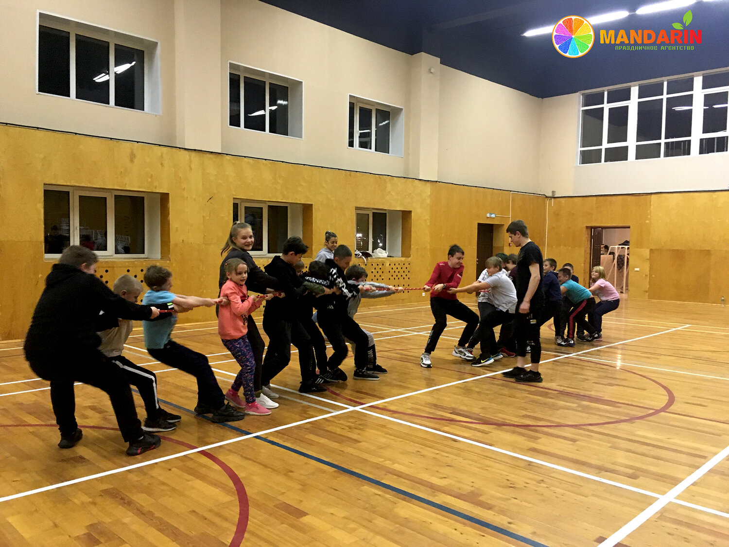 спортивный зал, спортивный праздник, мбу молодежный центр, школа, спортивные игры