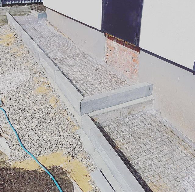 бетон для отмостки, отмостка с керамзитом, бетонная отмостка 100мм, цементный раствор без щебня для отмостки, фибропенобетон