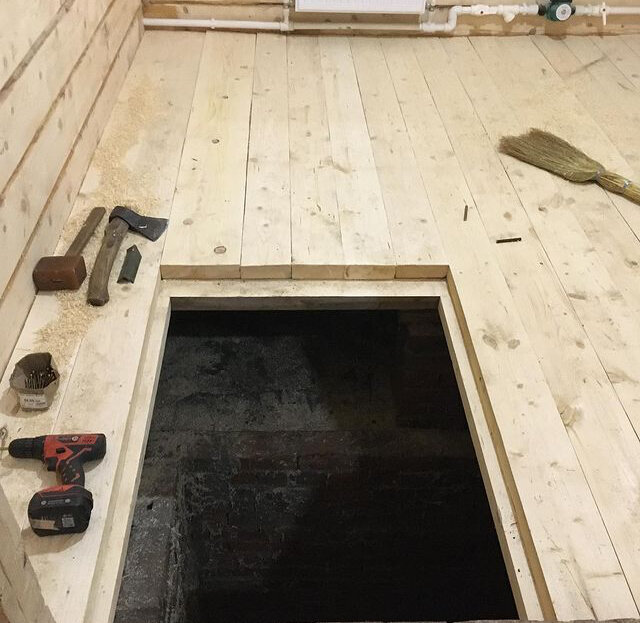 деревянный пол в парной, пол в бане, лючки на деревянный пол в гараже, деревянный пол в гараже, деревянный люк в подвал