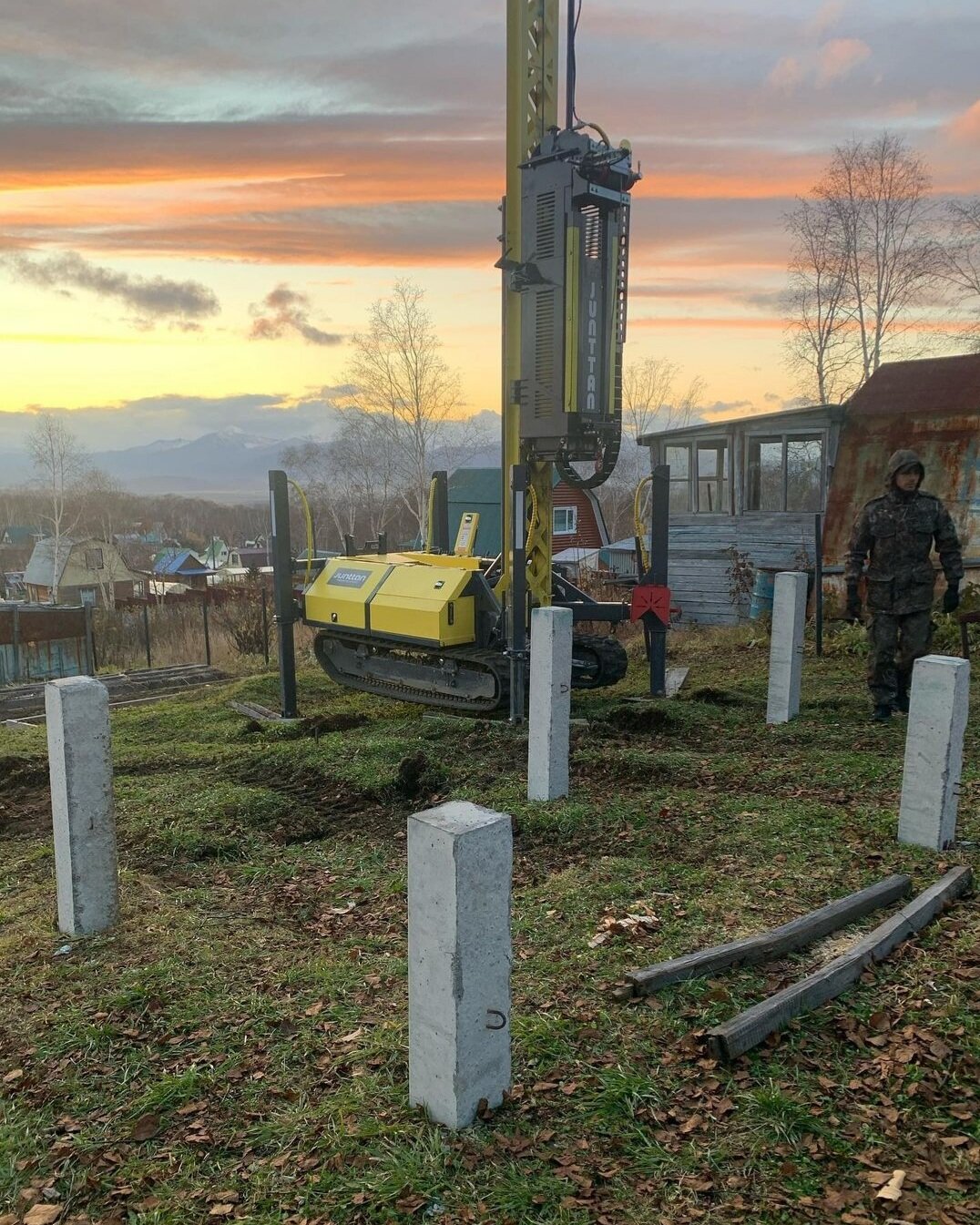 стройматик забивка свай, мобильная сваебойная машина сгк-200, эндбери забивные сваи, сваи, сваебойная машина