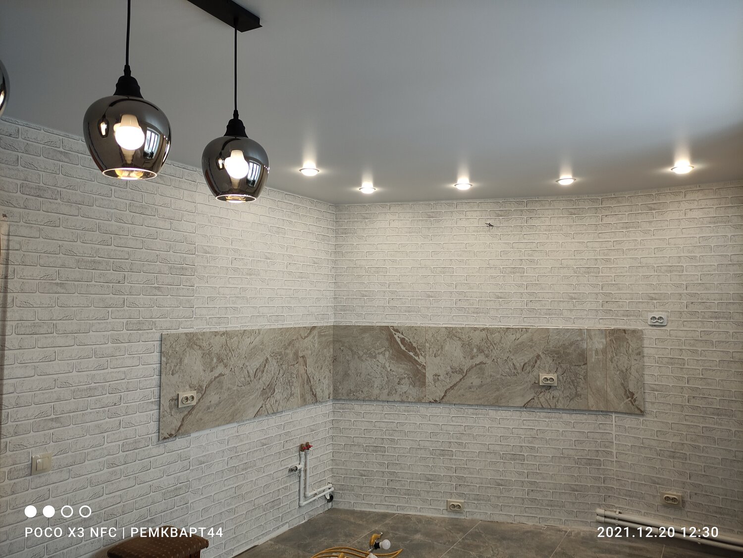 светильники в стиле лофт в интерьере, потолочные светильники, отделка квартир, декоративный камень саман в интерьере, отделка стен