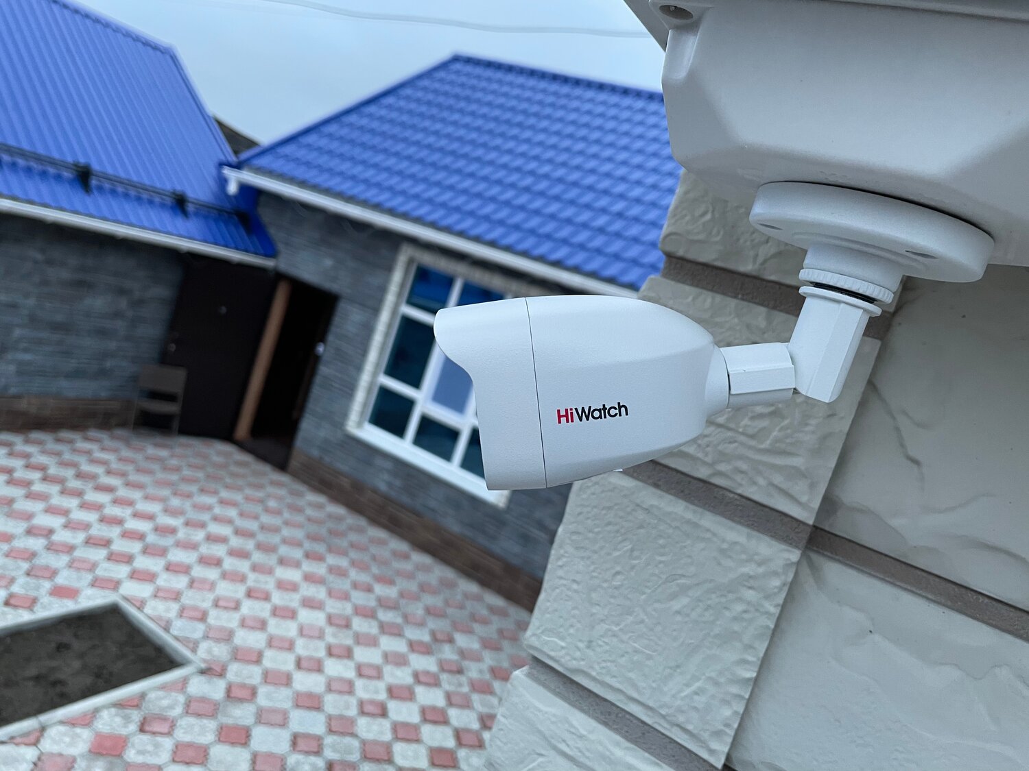 монтаж видеонаблюдения hiwatch, монтаж видеонаблюдения, монтаж видеонаблюдения в коттедже, культурный монтаж видеонаблюдение в доме, камера уличная