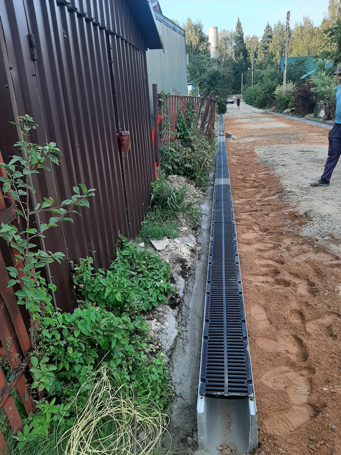 водоотводные лотки, водоотвод, водоотводные лотки на участке, водоотводная канава, водоотведение