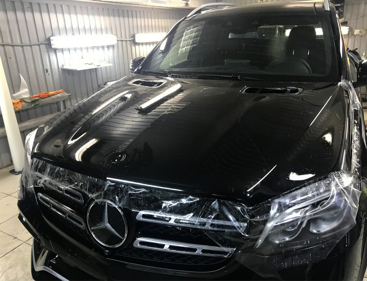 черная полиуретановая пленка на авто, vito антигравийная пленка для автомобиля, оклейка авто пленкой 200 мкм, полиуретановая пленка hexis, автомобиль