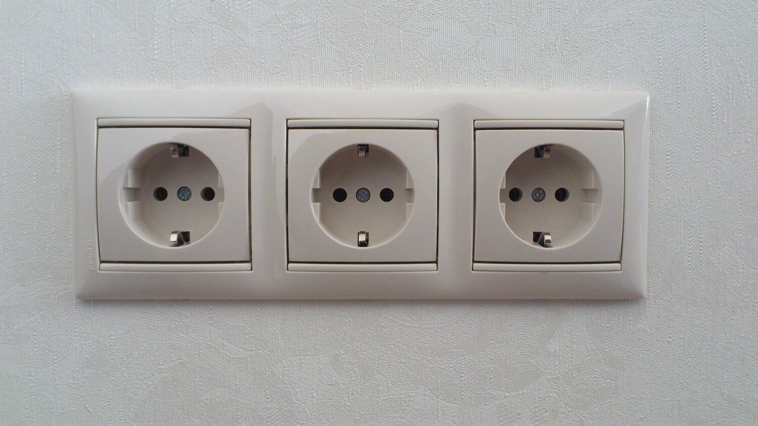 блок электророзеток valena legrand, розетка, розетка legrand valena 774420, розетки правильной формы, розетки лирегус