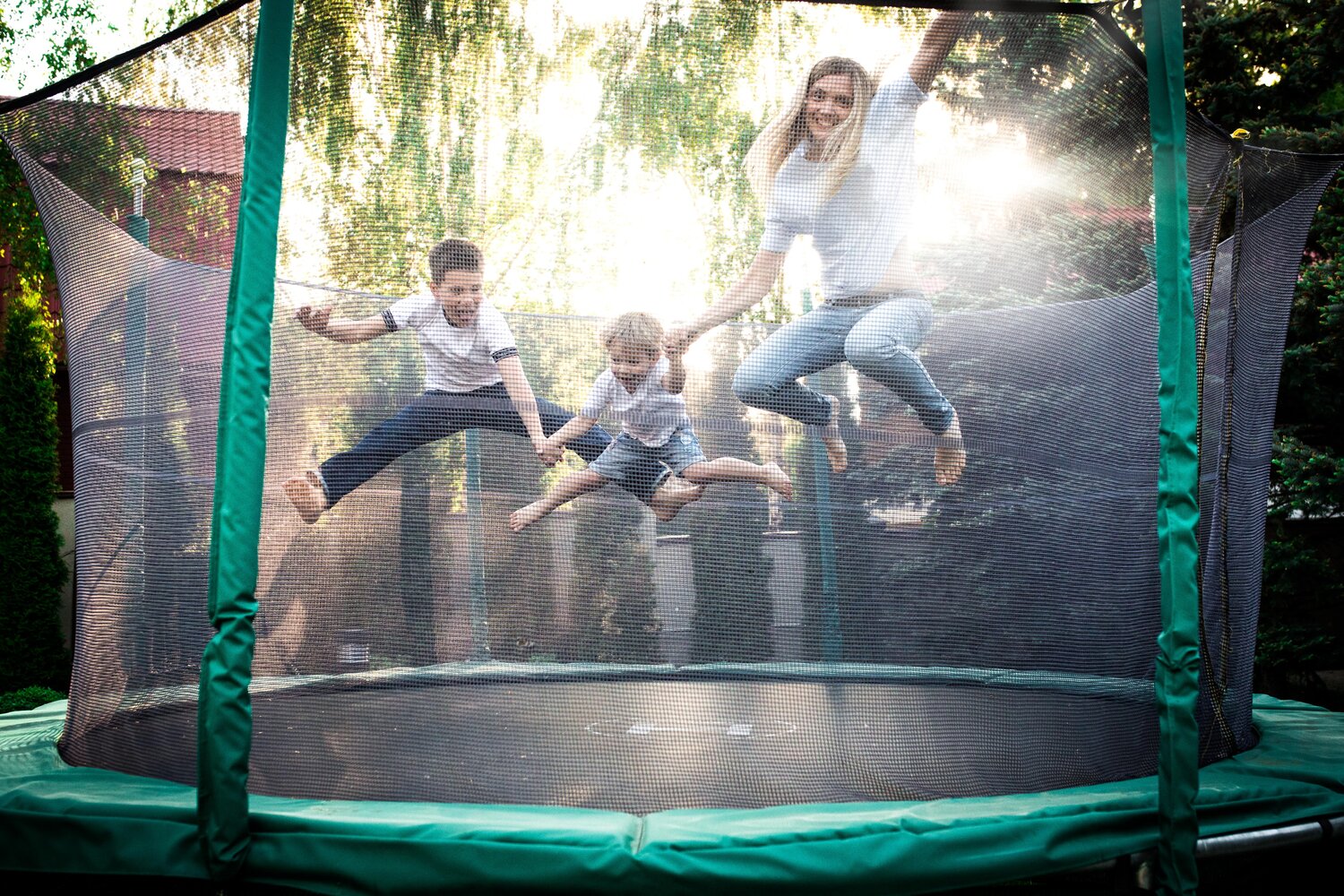 батут, батут во двор огромный, рваный батут, trampoline клип, trampoline