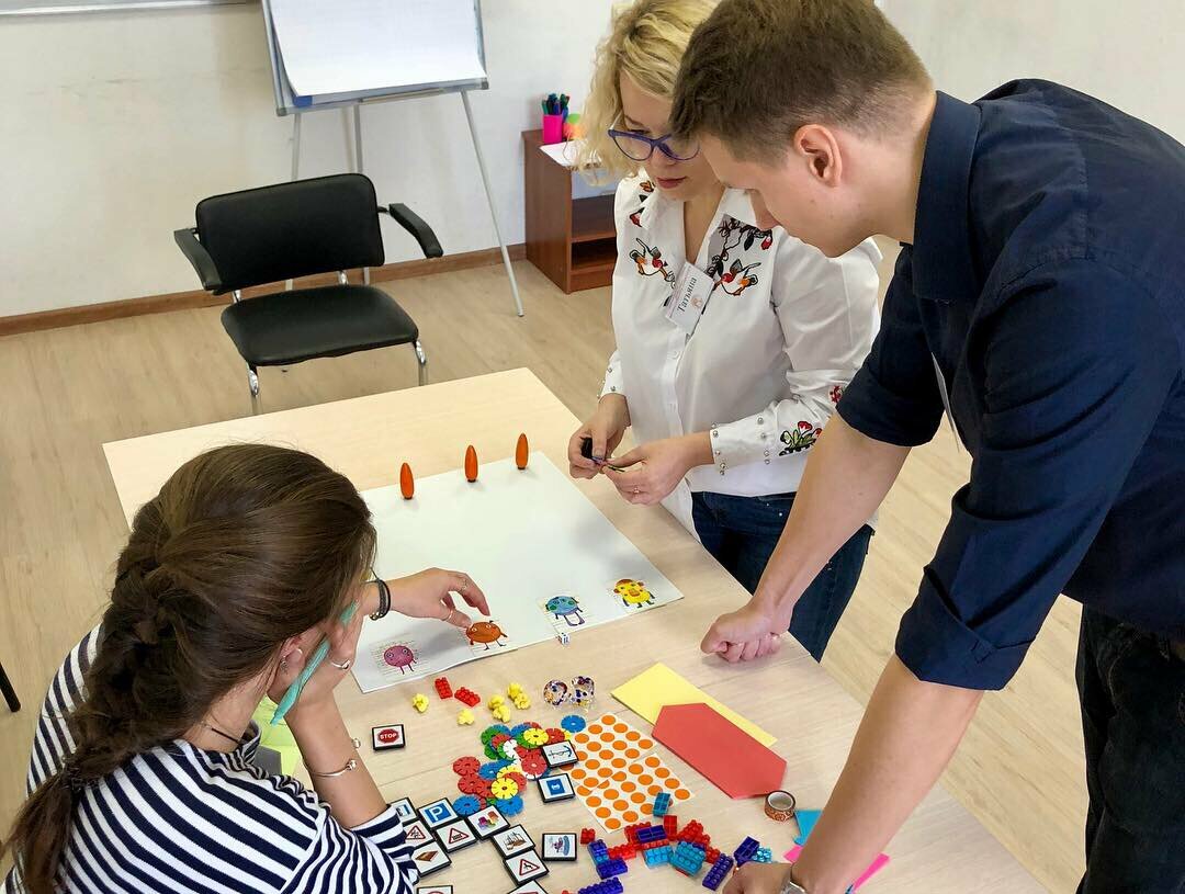 развивающие игры, аутизм игры с кубиками, дошкольники, детский сад, игры с блоками дьенеша и палочками кюизенера
