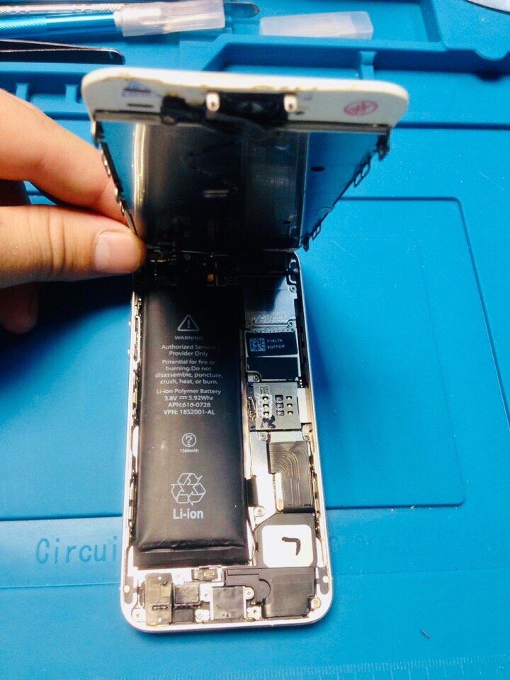 потек аккумулятор айфон, аккумулятор iphone 5, аккумулятор iphone 6, вздутый аккумулятор iphone 6, замена акб айфон