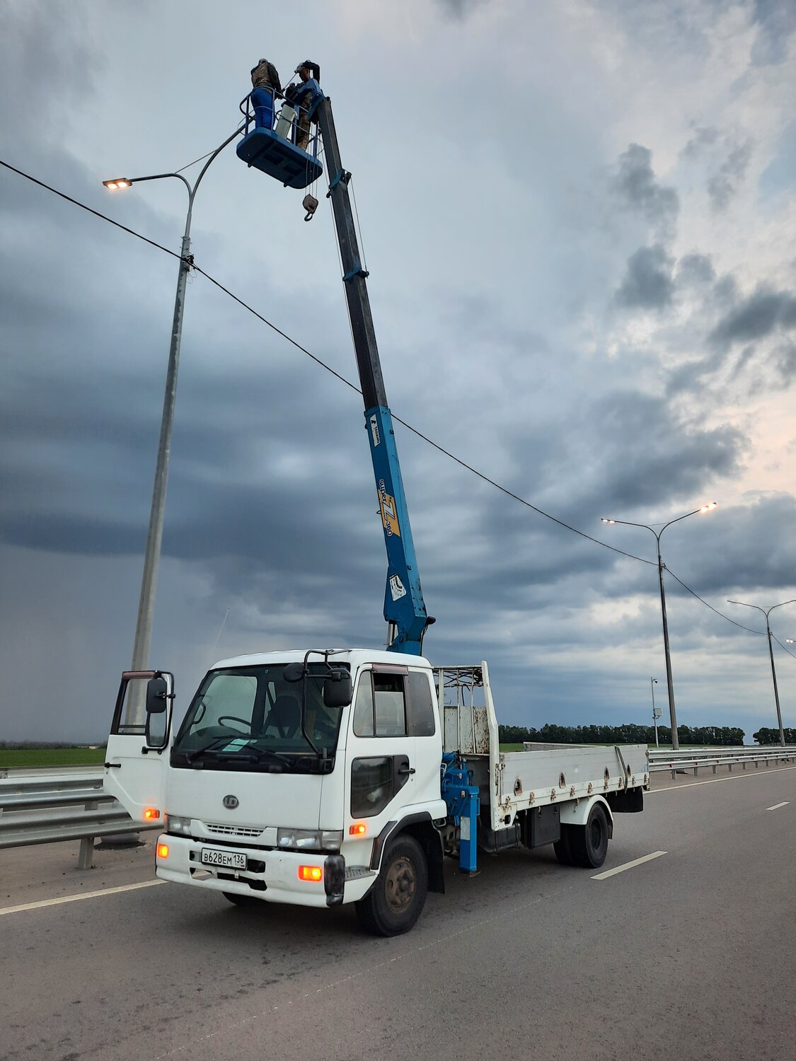 манипулятор 5т, манипулятор, volvo fg манипулятор, тадано манипулятор хино 500, спецтехника автовышка