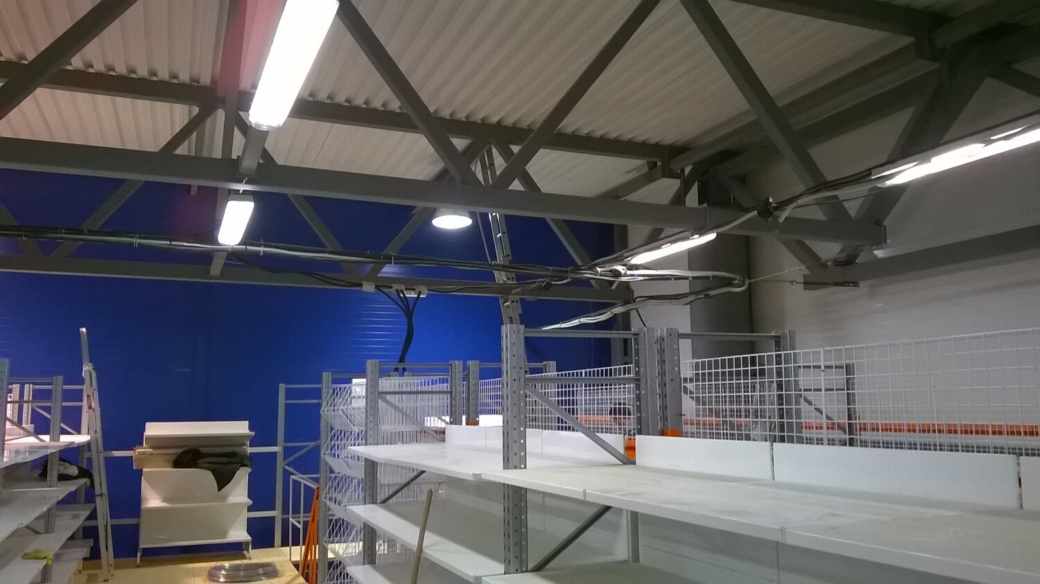 воздушное отопление цеха, воздушное отопление ангара, отопление цеха тепловентиляторами, потолочный вентилятор дестратификатор для коровника спайдер 690, мезонин кифато