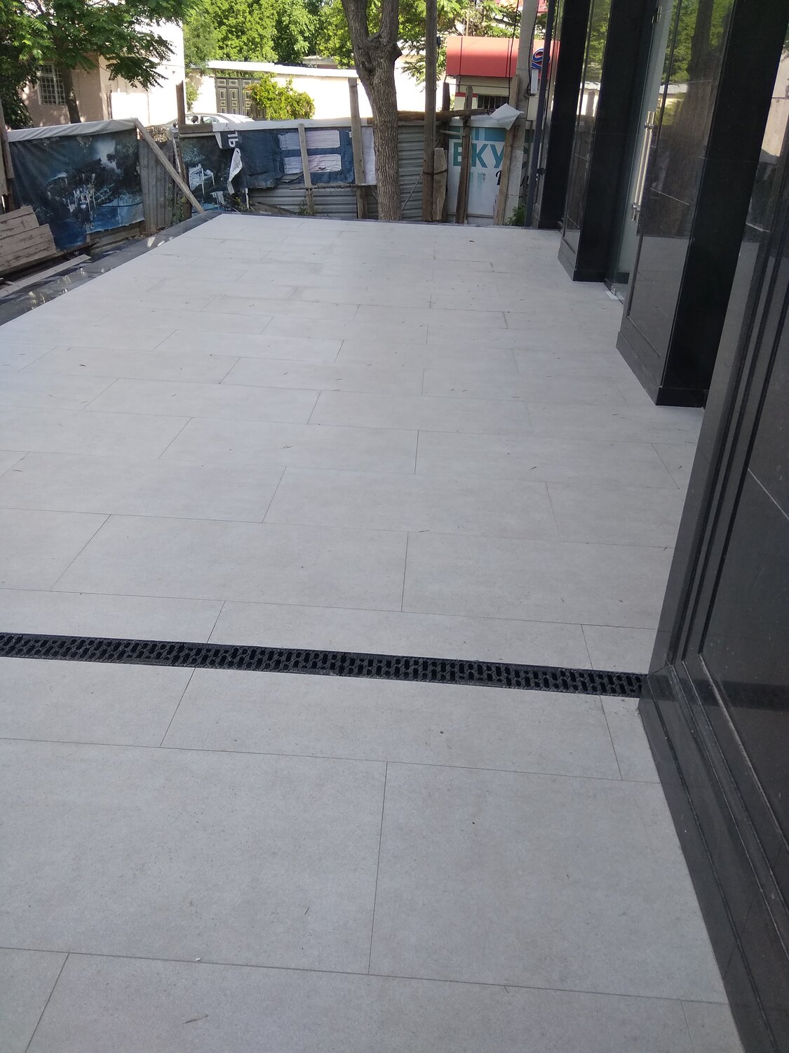 наплавляемая кровля гаража, обычная кровля гаража, кровля гаража, тротуарная плитка на регулируемых опорах технониколь, мягкая кровля гаража