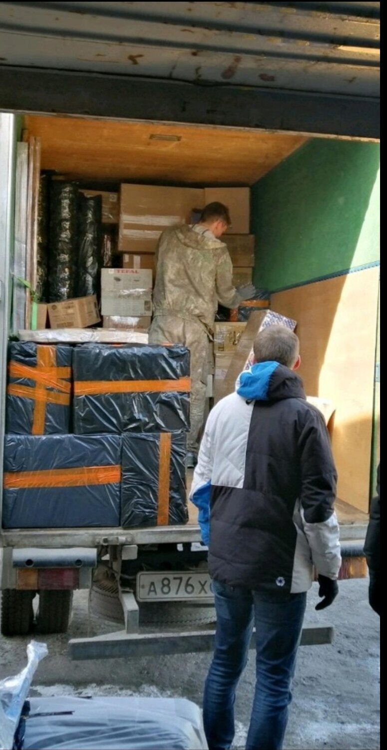 грузчик, человек, контрабанда, изъятие контрабанды, разгрузка