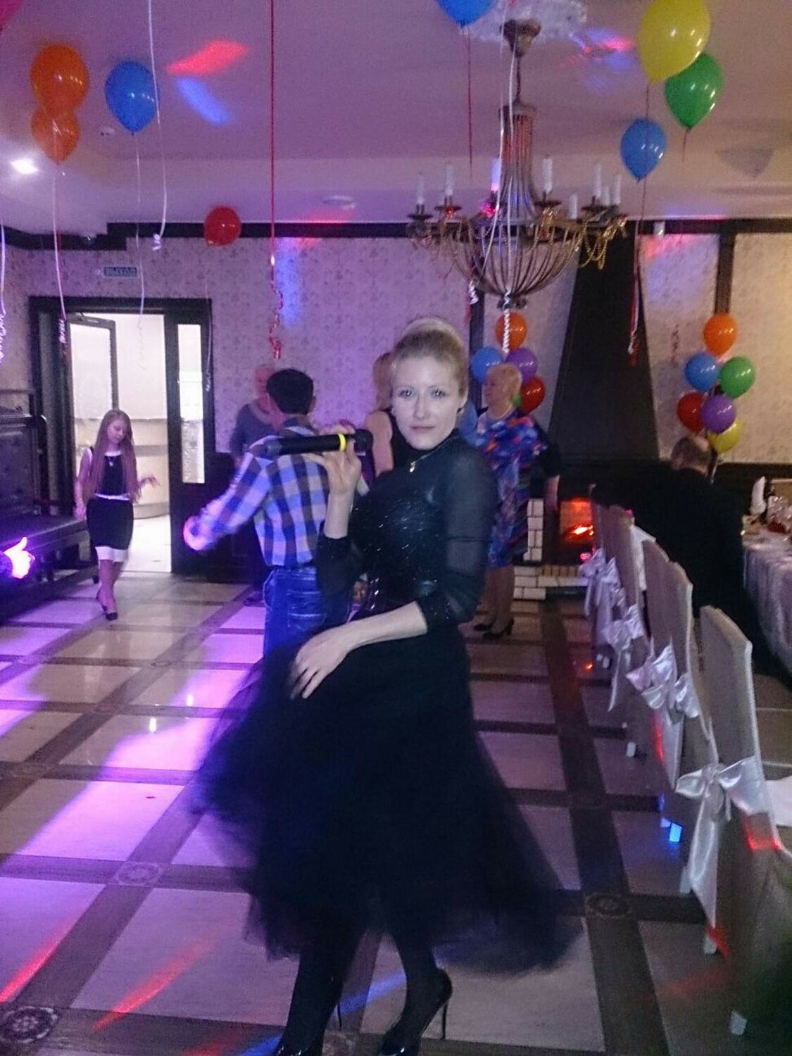 детский праздник, человек, смешной первый танец молодых, девочка, свадебный танец