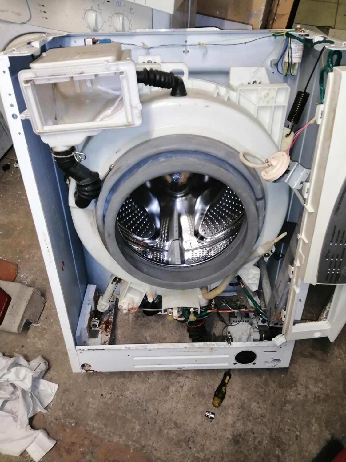 бытовая техника, стиральная машина, разобрать стиральную машину lg, как разобрать стиральную машину lg, стиральная машинка атлант вид снизу