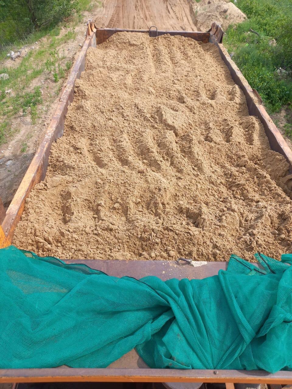 засыпка пола опилками, дорожки из опилок на даче, 6000 кубов песка, песка, огород грядки мульчирование солома