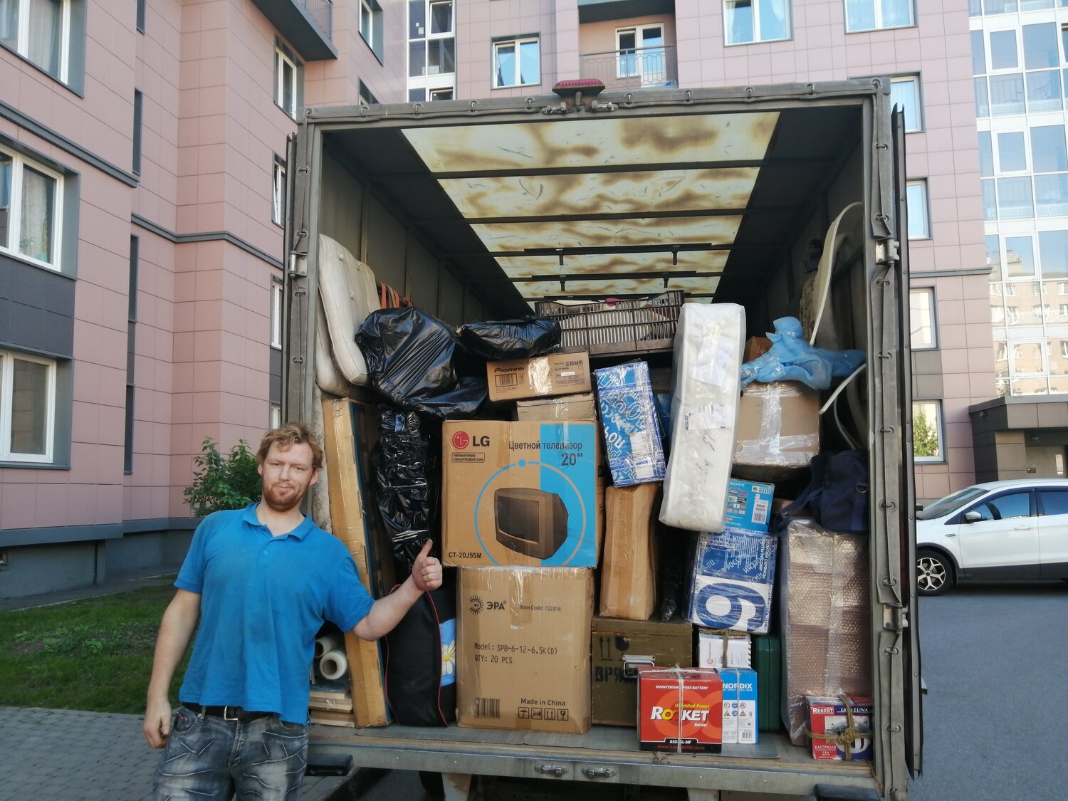 Организованная перевозка мебели с грузчиками