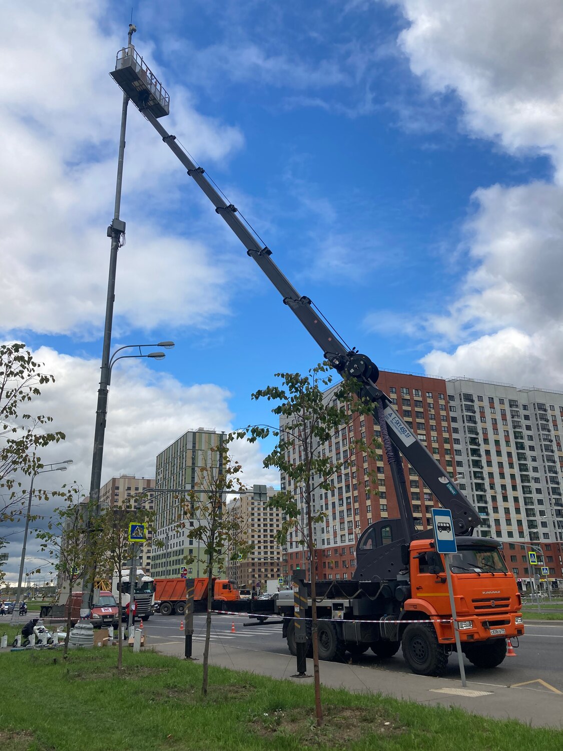 автомобильный кран, автовышка 20 метров, маз 63038 автокран, автовышка, камаз башенный кран