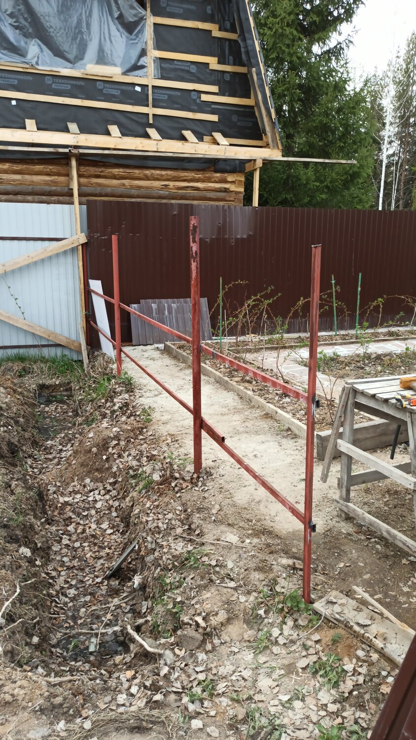 забор из профлиста, забор 1.5 метра из профлиста с металлическими столбами, зимний забор из профлиста, забор, столбы под забор из профнастила