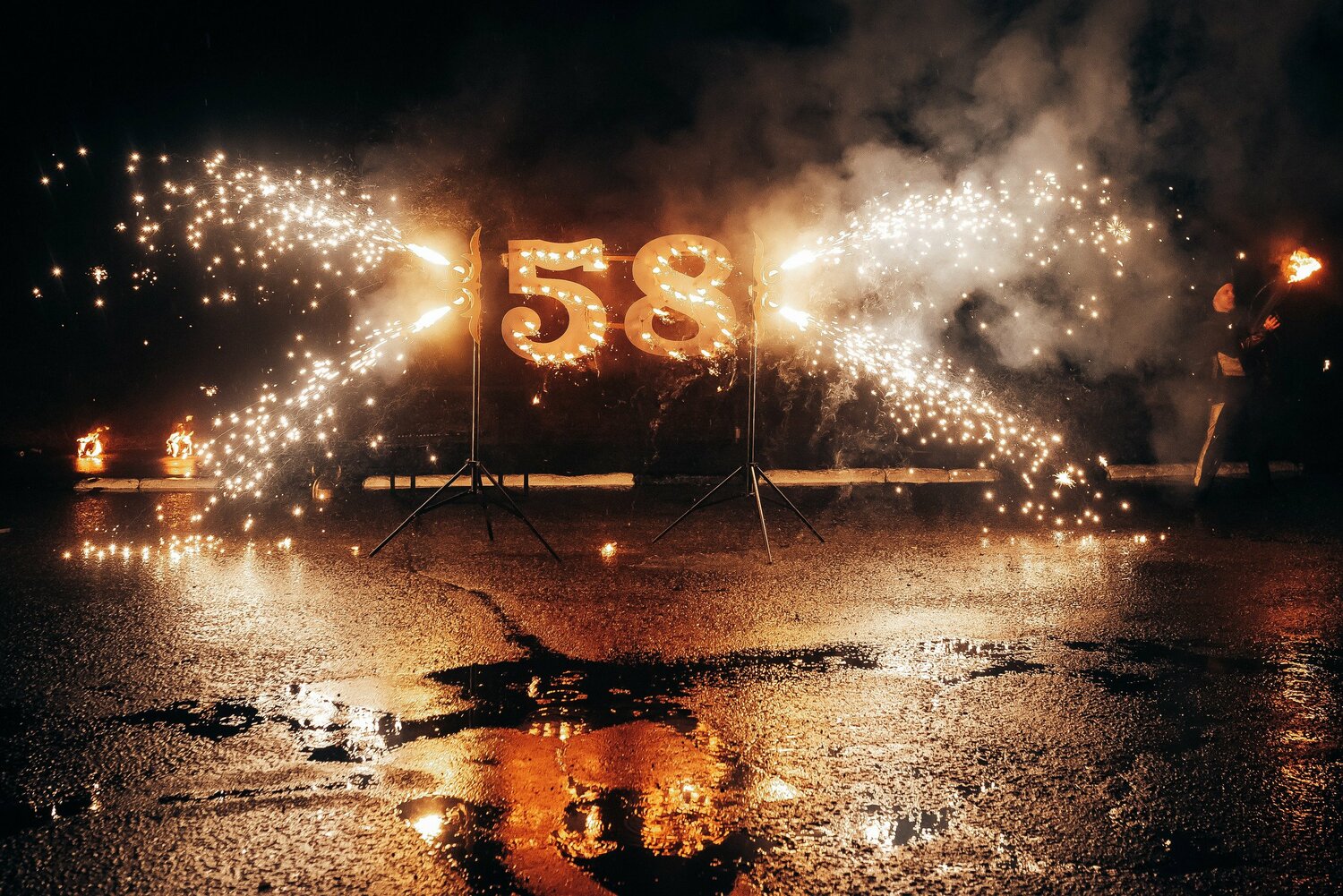 ночь огня, фейерверк фаер, пиротехническое шоу юбилей 50, огненная надпись, свадебный финал вертушка пиротехническая