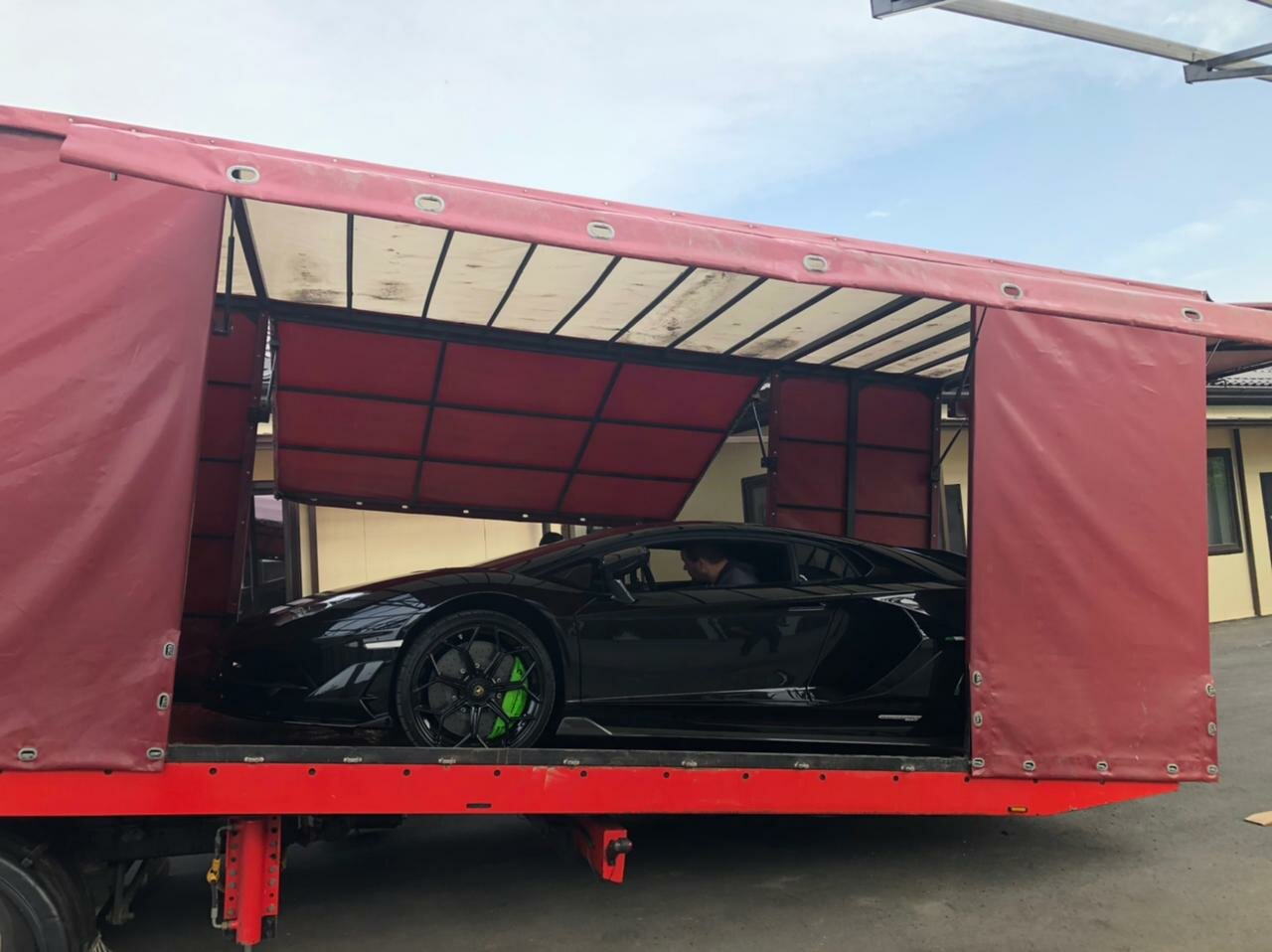 крытый автовоз, легковой автомобиль, грузовой автомобиль, крытый эвакуатор, 99394 полуприцеп