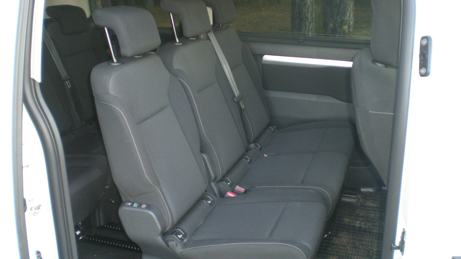 автомобиль, тойота виш задний ряд 2007, ford expedition 1 третий ряд сиденья, третий ряд сидений rexton 2007, Volkswagen Sharan II
