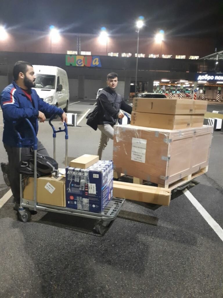 грузчик транспортировщик, транспортировка, пэк шушары, упаковка, посылка с одеждой