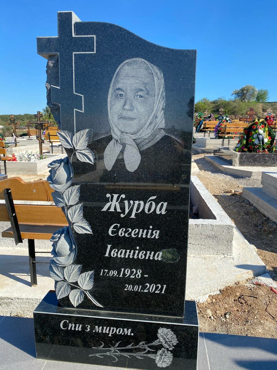 памятники из гранита, изготовление памятников, надгробные памятники, памятники из гранита и мрамора, гранитный памятник