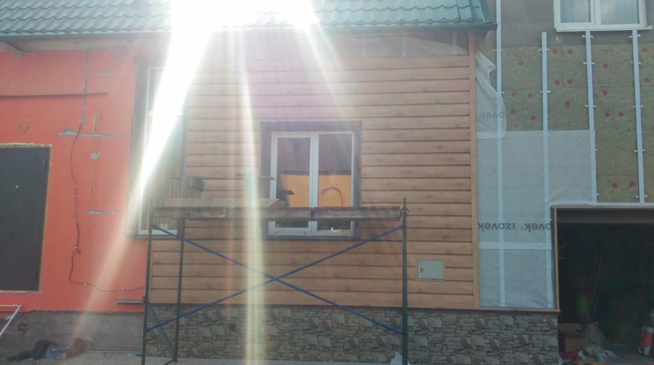 утепление дома под сайдинг, обшивка дома сайдингом, дом сайдинг, утепление под сайдинг, металлический сайдинг с утеплителем