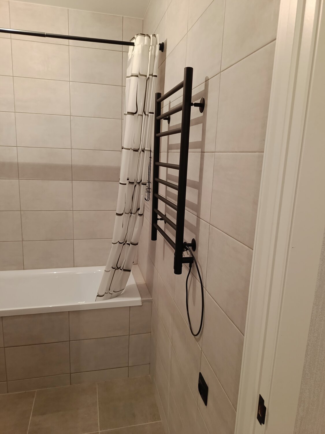 полотенцесушитель электрический маргроид, полотенцесушитель электрический лесенка маргроид, полотенцесушитель электрический лесенка, полотенцесушитель электрический профильный, полотенцесушитель электрический черный