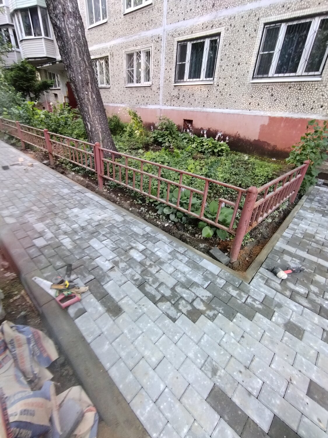 фасад дом, многоквартирные дома, двор, дом в, подъезд с улицы