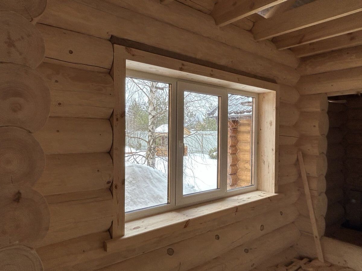 обсада окон в деревянном доме, обсада окосячка оконных проемов в деревянном доме, пластиковые окна в деревянном доме, окна в деревянном доме, окосячка окон в деревянном доме