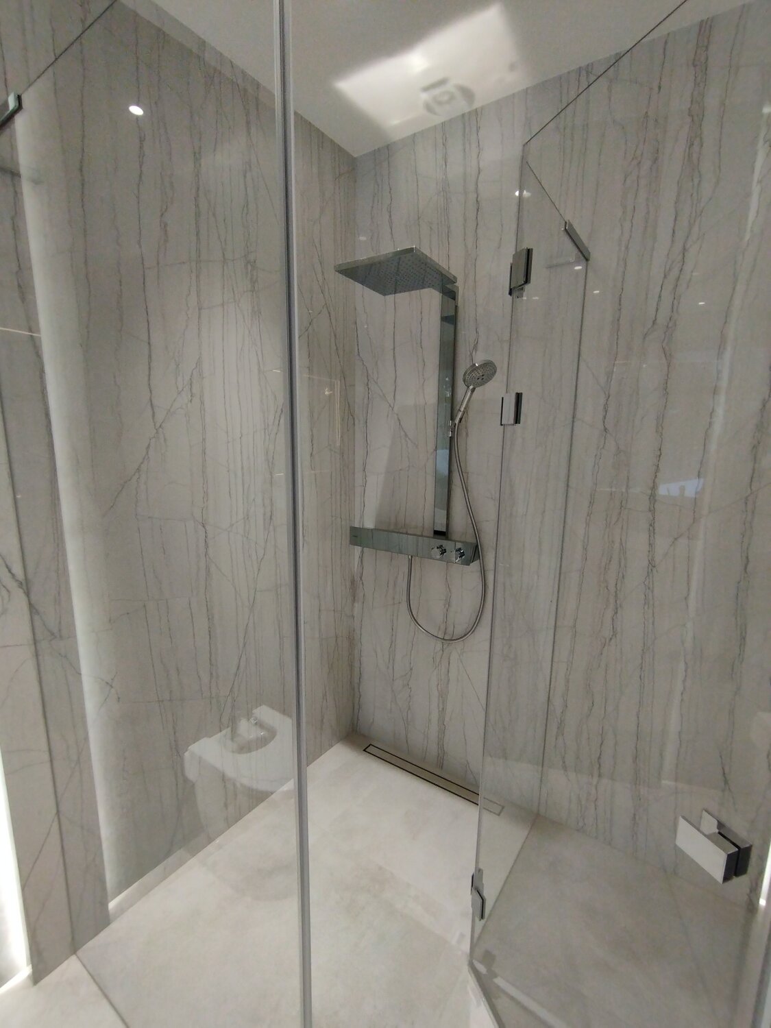 душевая перегородка, душевая, душевая со стеклянной перегородкой, душевая перегородка из стекла, душевая кабина в интерьере