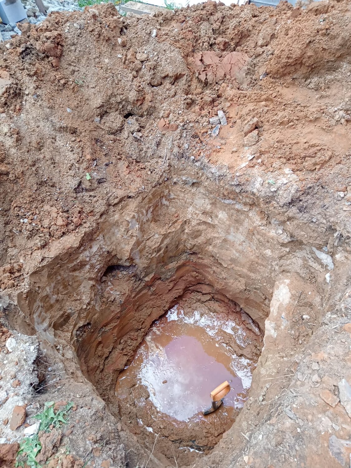 высокий уровень грунтовых вод, монтаж септика, копка колодца, септик для высоких грунтовых вод, установка септика