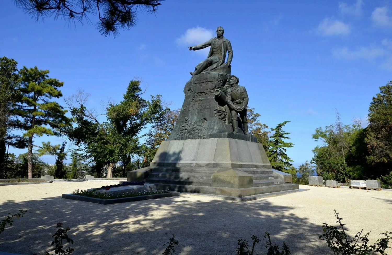 памятник адмиралу корнилову в севастополе, памятник корнилову в севастополе, малахов курган севастополь памятник корнилову, малахов курган памятник корнилову, памятник малахов курган в севастополе