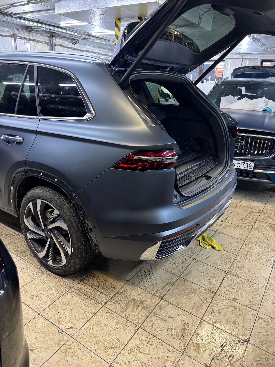 volkswagen touareg iii, volkswagen touareg r line, новый фольксваген туарег, volkswagen touareg 2023, Porsche Cayenne II Рестайлинг (958)