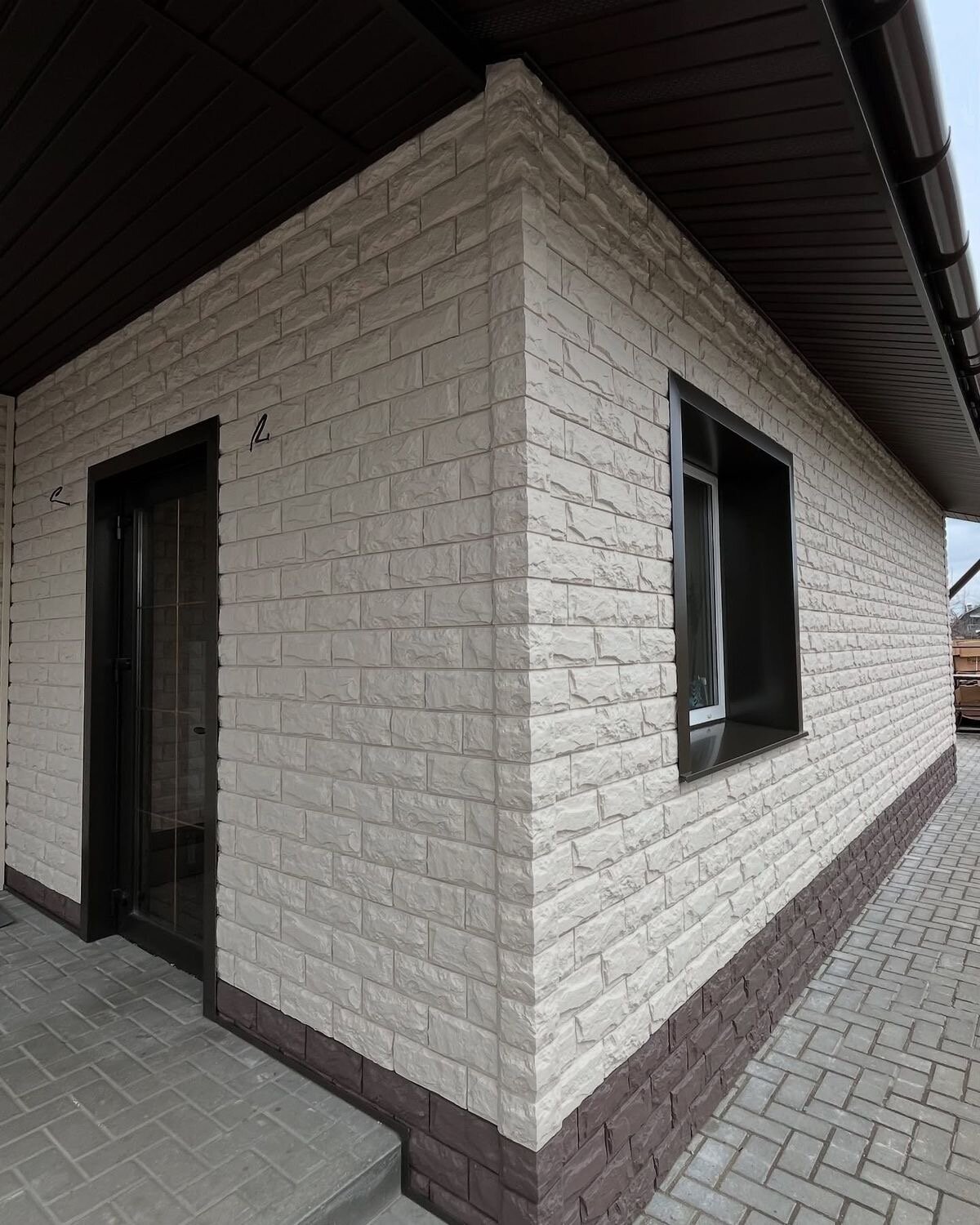 фасадная панель файнбир камень мелованный белый, фасадная панель docke burg платиновый, фасадная панель, фасадная панель docke burg белый, сайдинг стоун хаус под камень