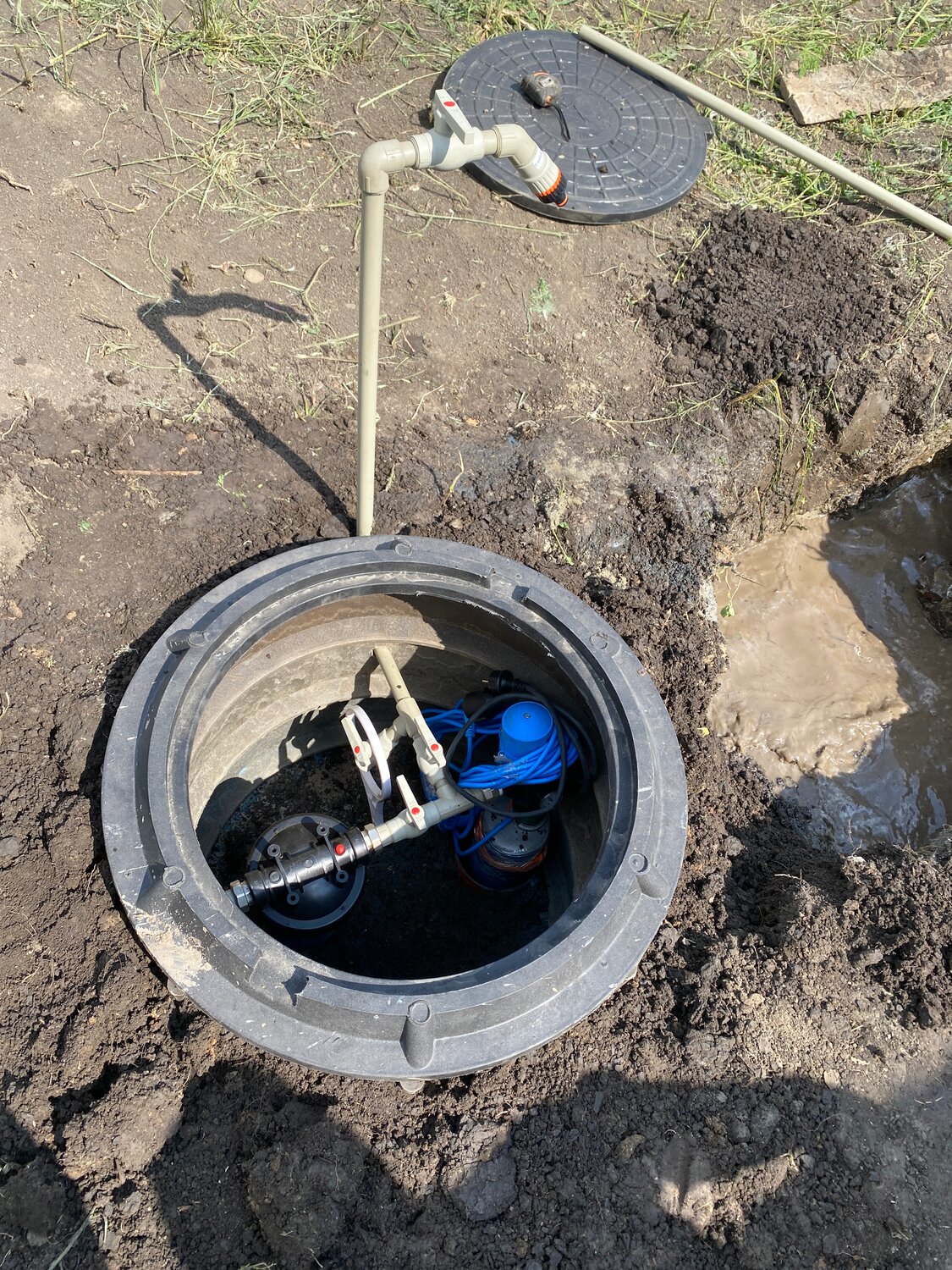 кессон приямок для скважины, обустройство скважины на воду, обустройство скважин, обустройство скважины с кессоном, колодец для скважины