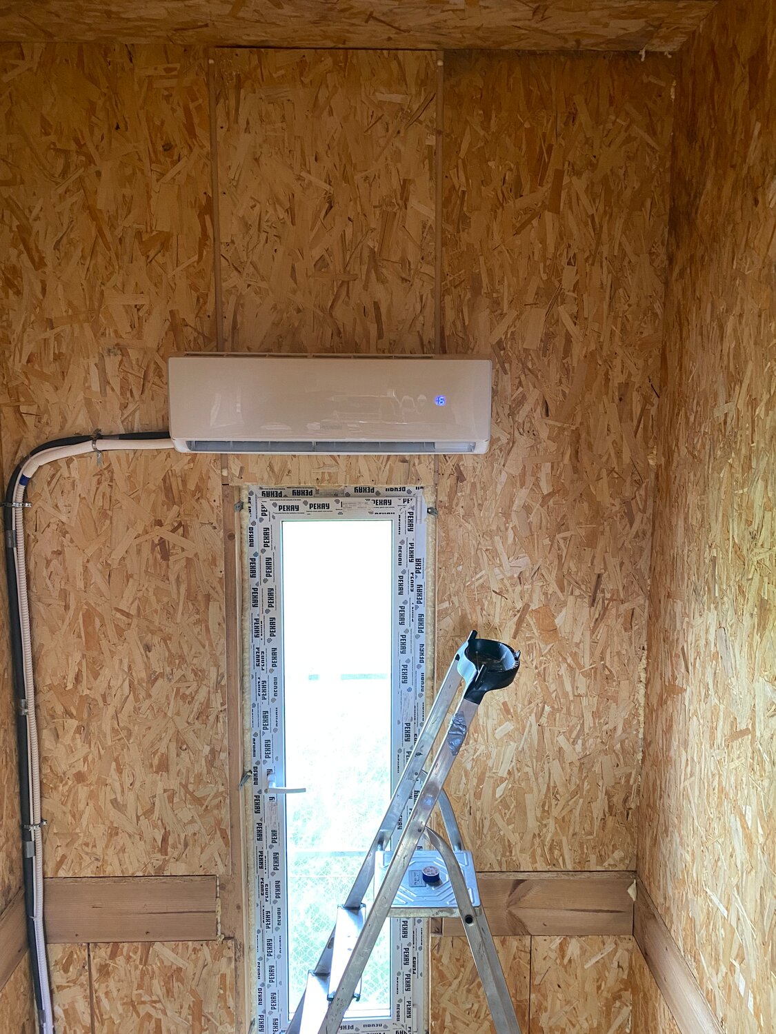 кондиционер, установка кондиционера, контейнер бытовка, кондиционер дома, вентиляция в сип доме