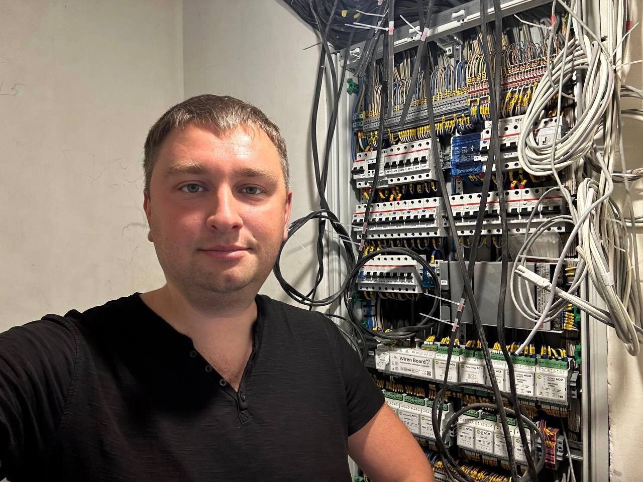 монтаж электропроводки, электрика монтаж, электромонтажные работы, услуга электрика, монтаж электрики