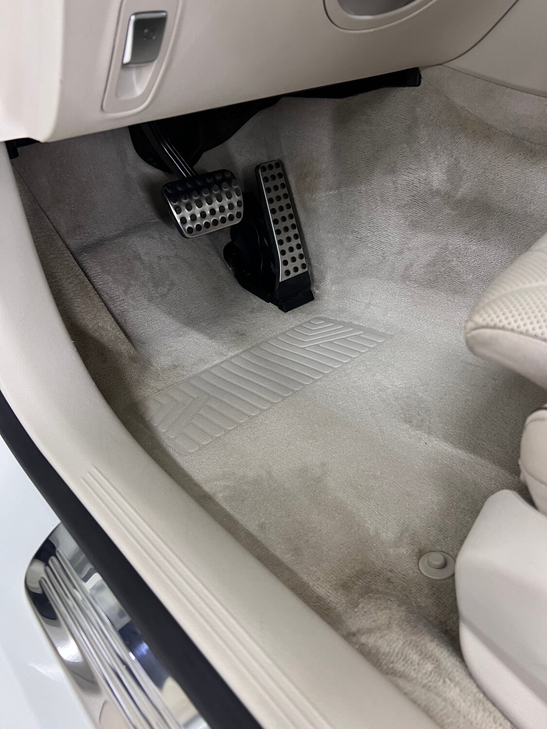 химчистка автомобиля, химчистка салона автомобиля, с180 коврики мерседес, химчистка кожаного салона автомобиля, химчистка мерседес