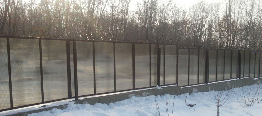 Строительство забора из поликарбоната