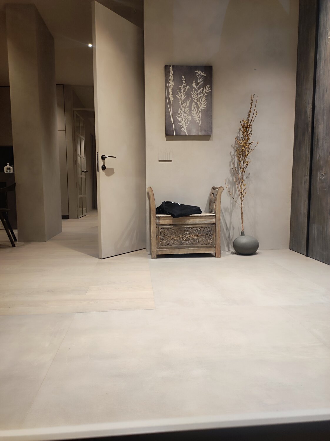 marazzi grande concrete look graphite, крупноформатный керамогранит, керамогранит marazzi italy grande concrete look, керамогранит под бетон, плитка под бетон в интерьере